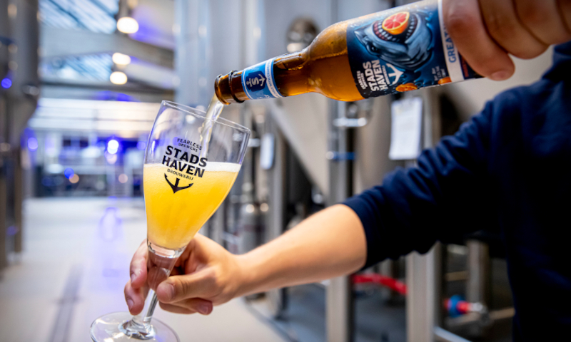 Great White van Stadshaven Brouwerij inschenken